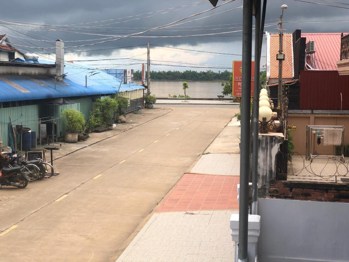 Nomad Guesthouse Kratie Exteriör bild
