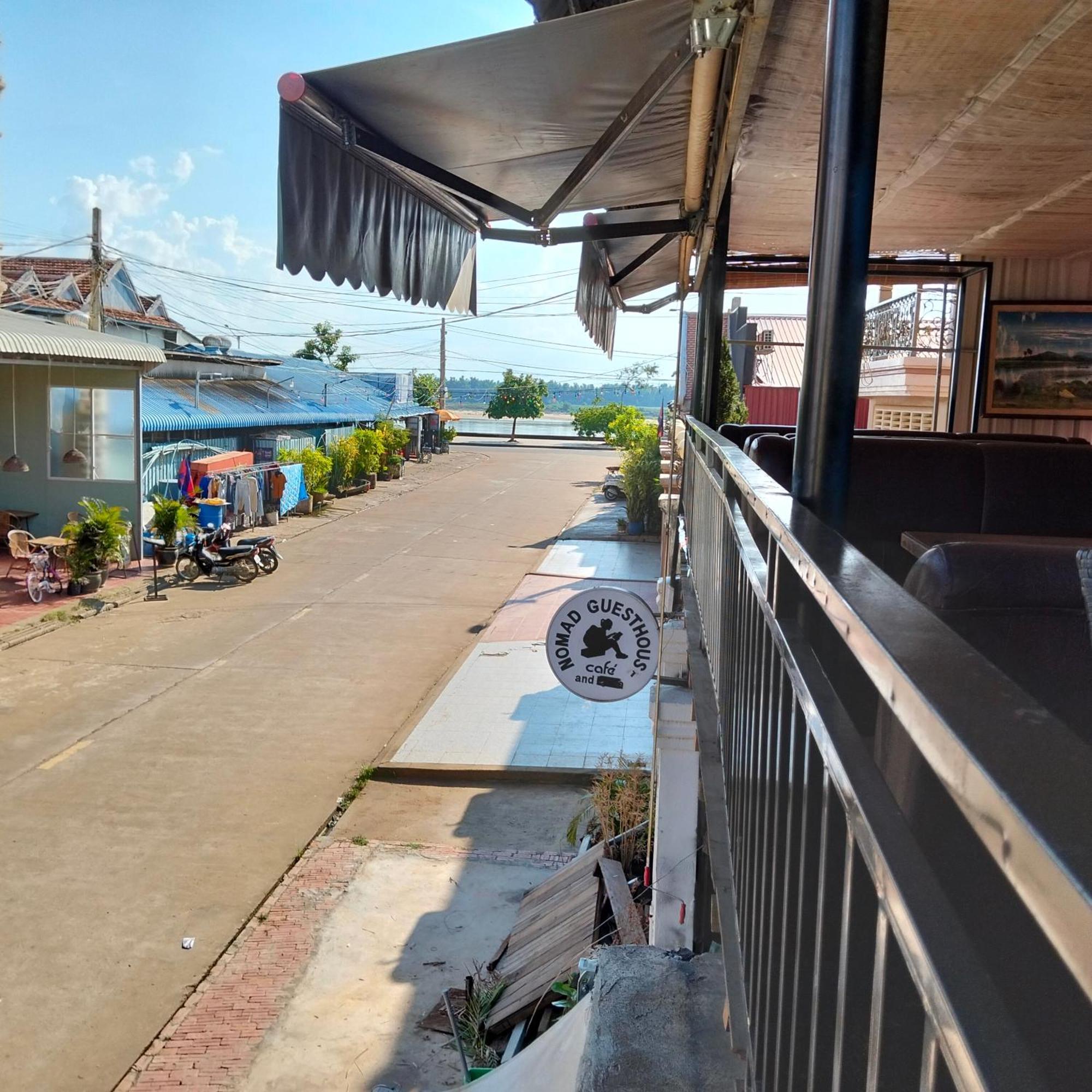 Nomad Guesthouse Kratie Exteriör bild