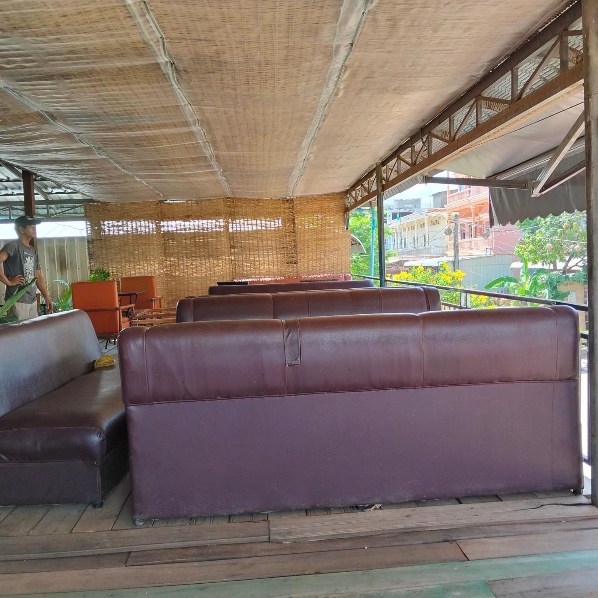 Nomad Guesthouse Kratie Exteriör bild